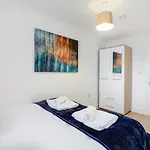 Pinewood Studios, Iver Slough Heathrow 1 & 2 Bedroom Apartments With Parking By Arista Living