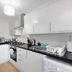 Pinewood Studios, Iver Slough Heathrow 1 & 2 Bedroom Apartments With Parking By Arista Living