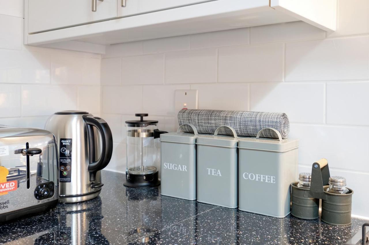 Pinewood Studios, Iver Heathrow 1 & 2 Bedroom With Parking By Arista Living Apartment *