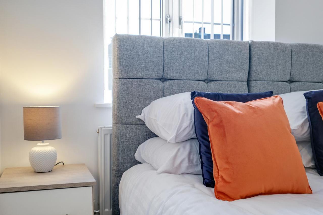 Pinewood Studios, Iver Heathrow 1 & 2 Bedroom With Parking By Arista Living Slough