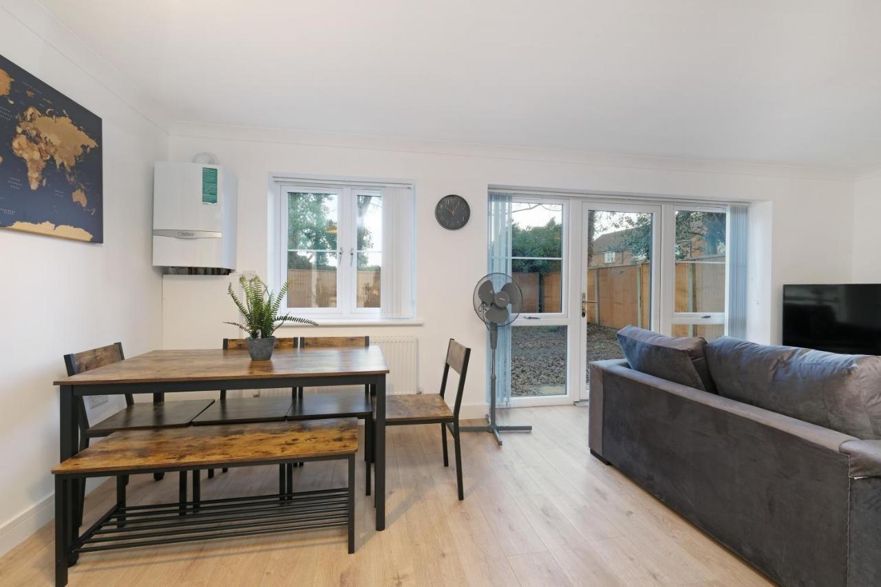 Apartment Pinewood Studios, Iver Heathrow 1 & 2 Bedroom With Parking By Arista Living Slough