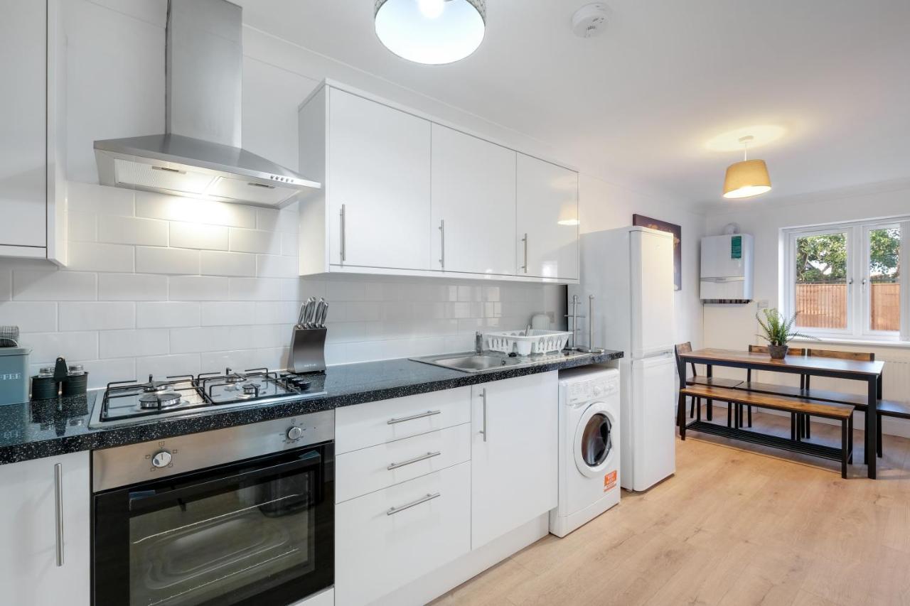 Pinewood Studios, Iver Heathrow 1 & 2 Bedroom With Parking By Arista Living Slough