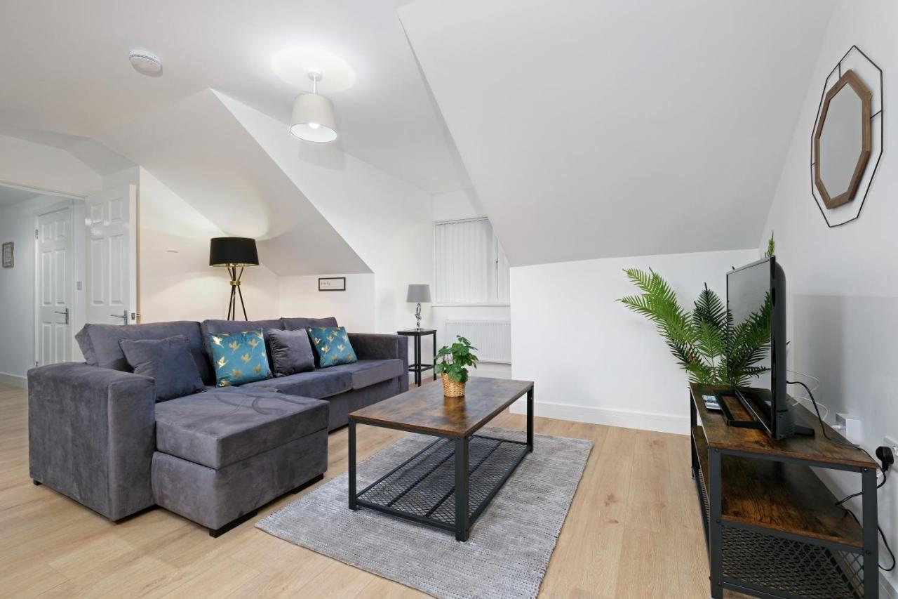 Pinewood Studios, Iver Heathrow 1 & 2 Bedroom With Parking By Arista Living Apartment *
