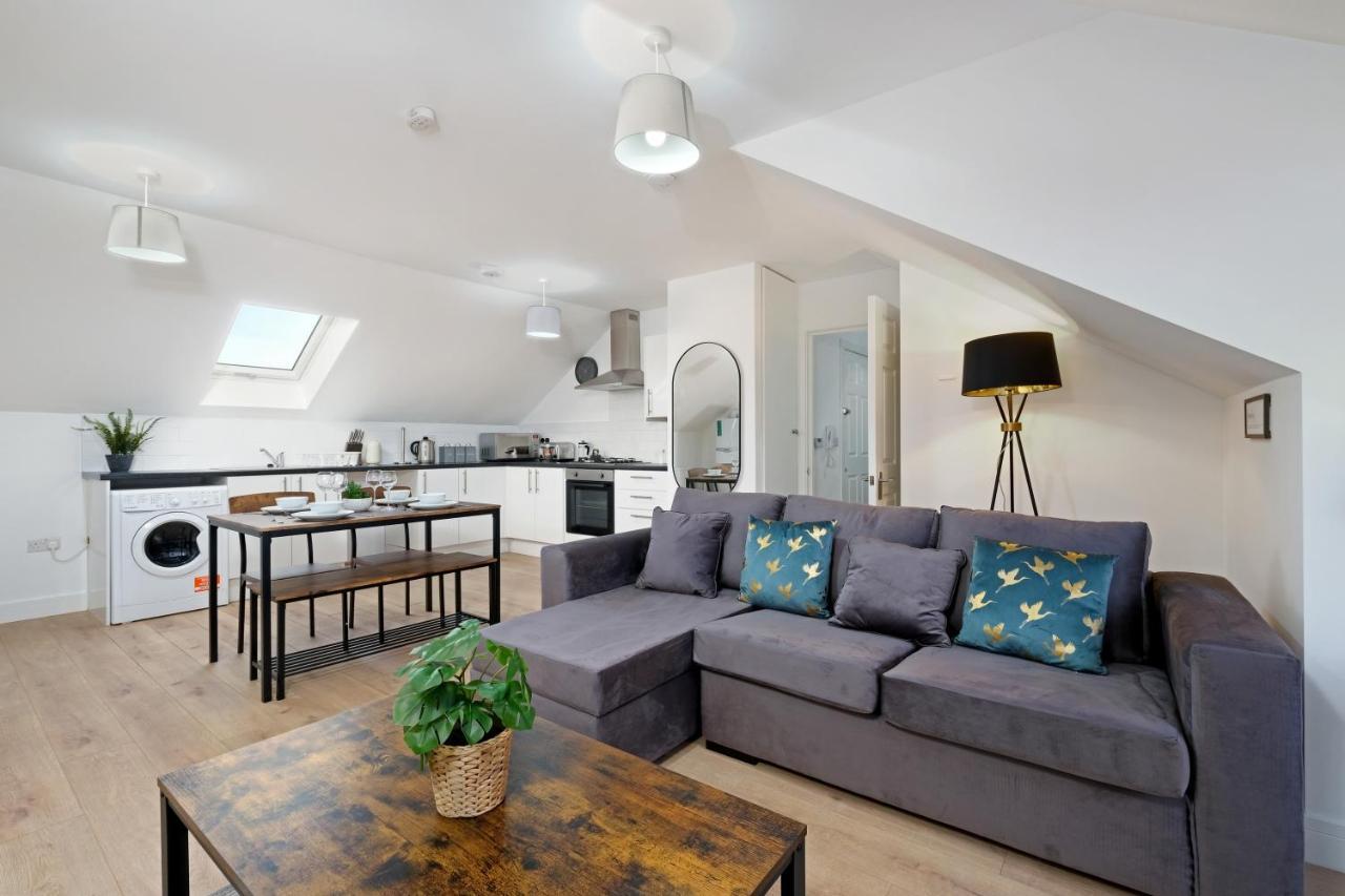 Pinewood Studios, Iver Heathrow 1 & 2 Bedroom With Parking By Arista Living * Slough