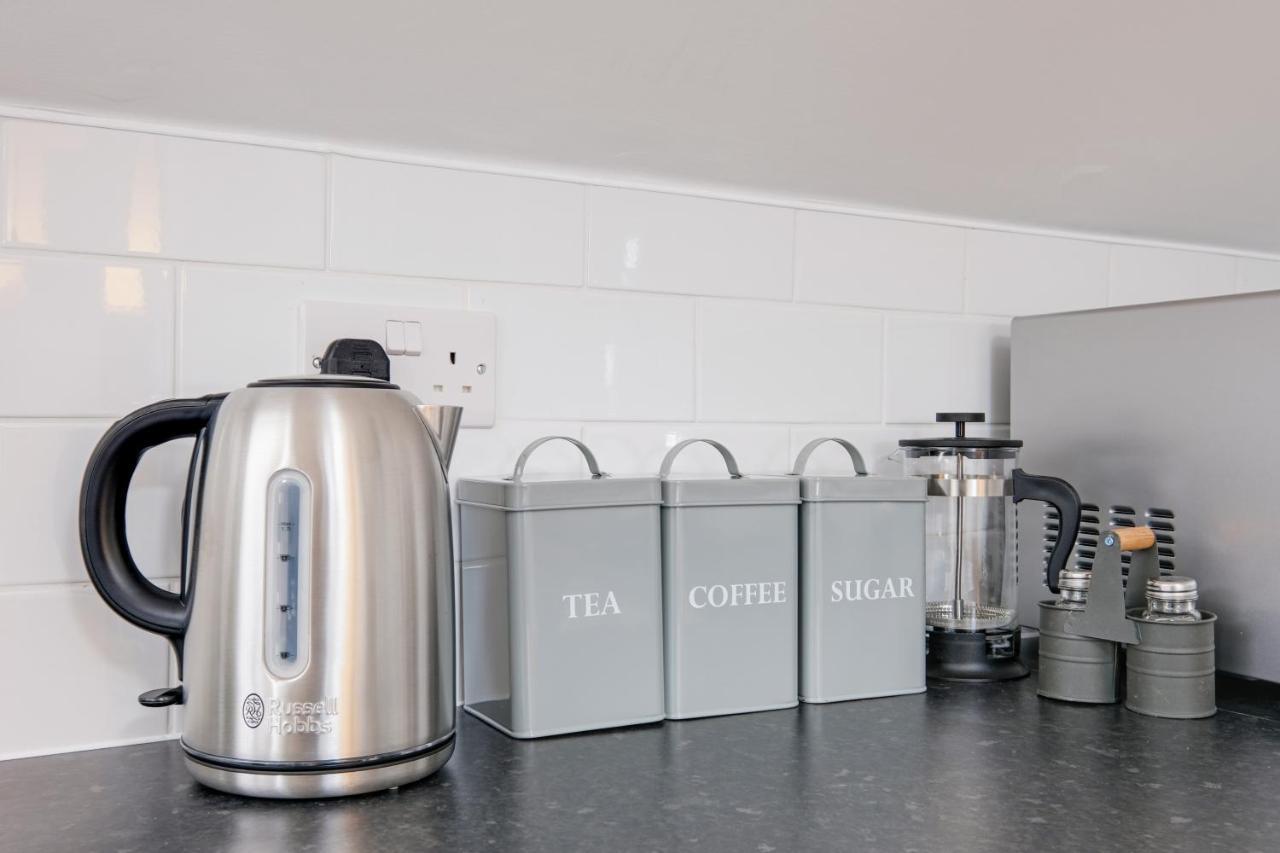 Pinewood Studios, Iver Heathrow 1 & 2 Bedroom With Parking By Arista Living Apartment Slough