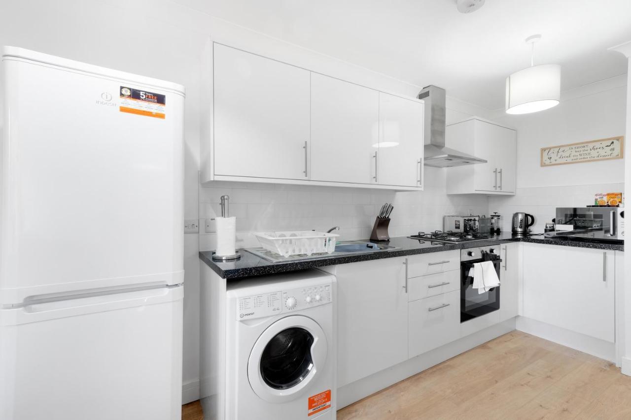 Apartment Pinewood Studios, Iver Heathrow 1 & 2 Bedroom With Parking By Arista Living Slough