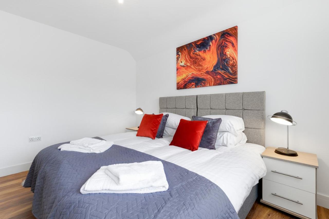 Pinewood Studios, Iver Heathrow 1 & 2 Bedroom With Parking By Arista Living *